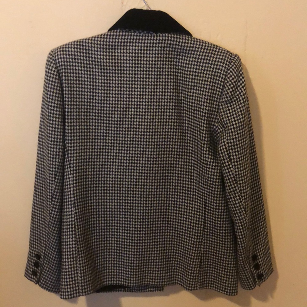 Blazer - Picture 2 of 2